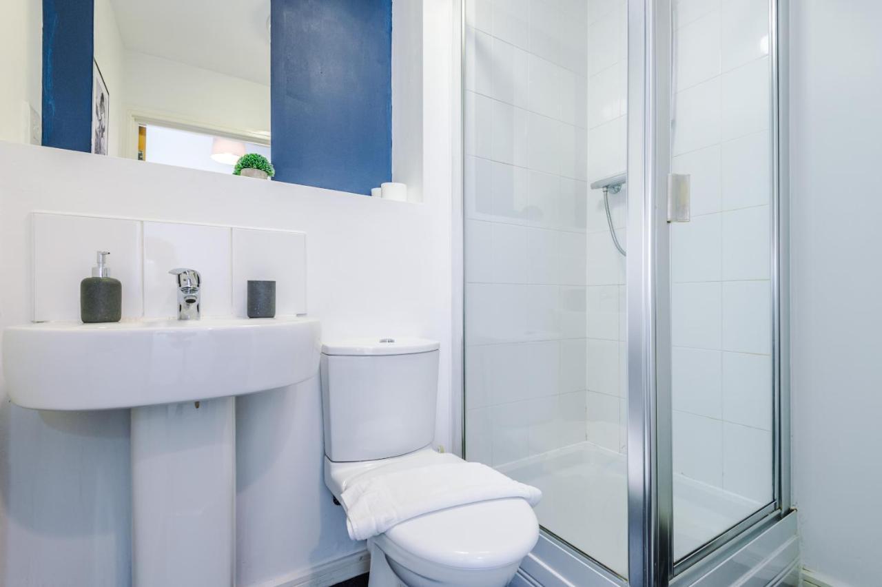 2 Bed Apartment With Balcony Private Parking Near Etihad Stadium, Coop Live Manchester Bagian luar foto