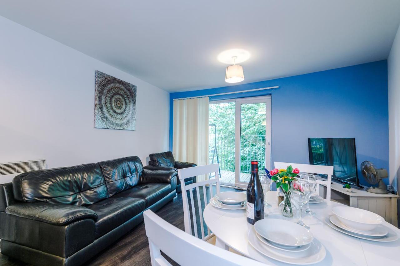 2 Bed Apartment With Balcony Private Parking Near Etihad Stadium, Coop Live Manchester Bagian luar foto