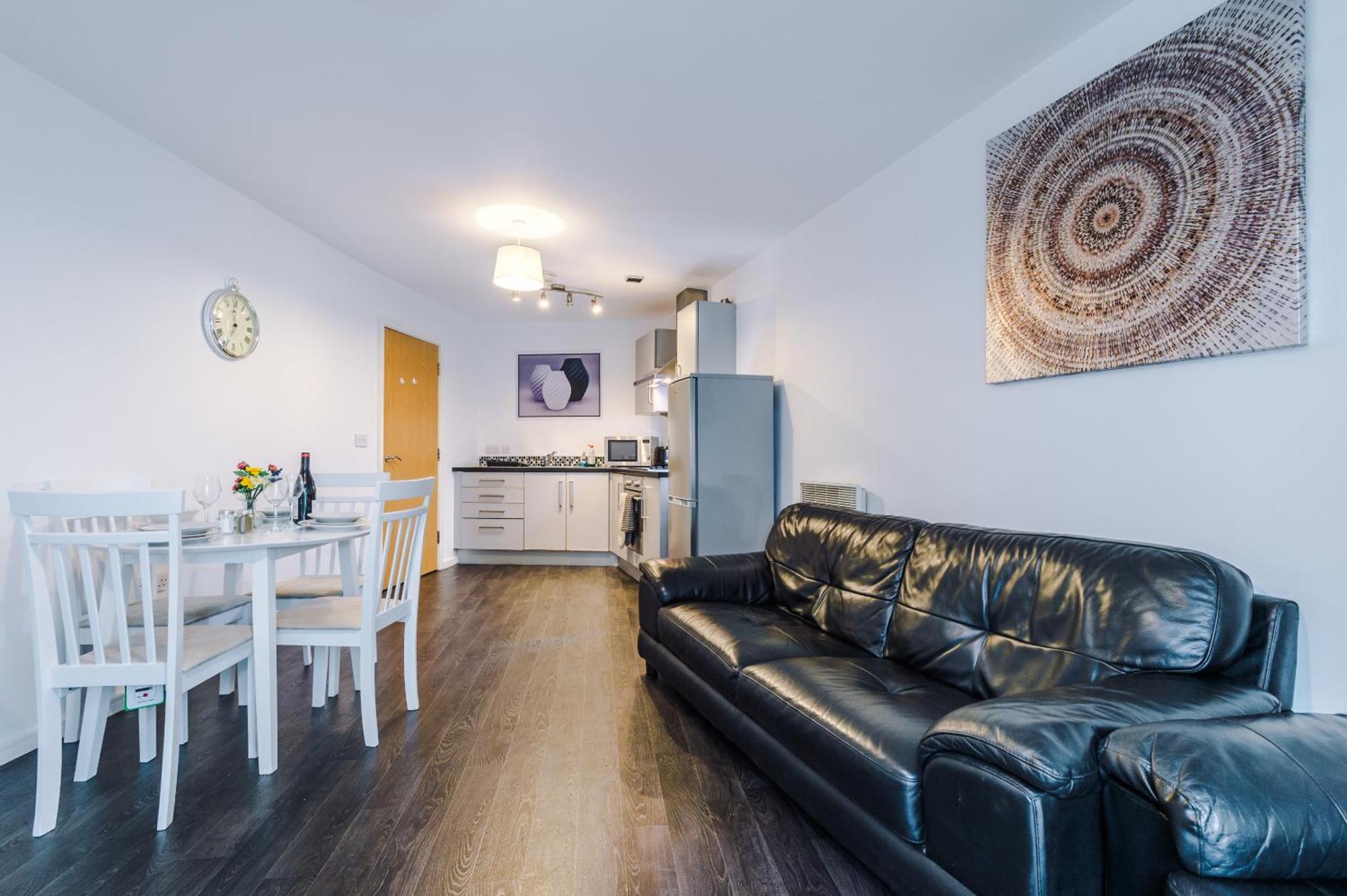 2 Bed Apartment With Balcony Private Parking Near Etihad Stadium, Coop Live Manchester Bagian luar foto