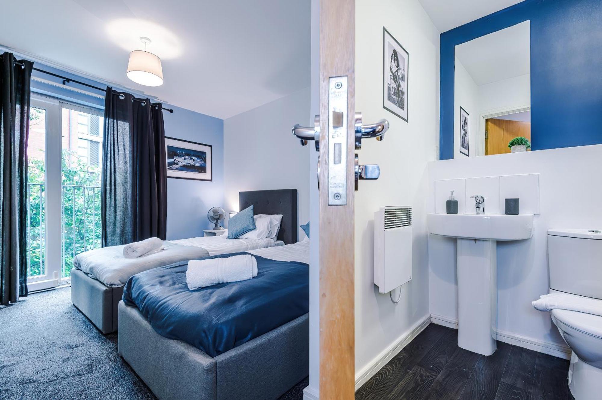 2 Bed Apartment With Balcony Private Parking Near Etihad Stadium, Coop Live Manchester Bagian luar foto